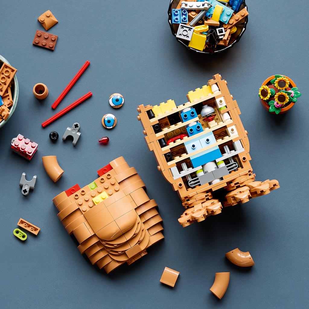 Набор LEGO Ideas Инопланетянин (ET) из 1226 деталей (21370)