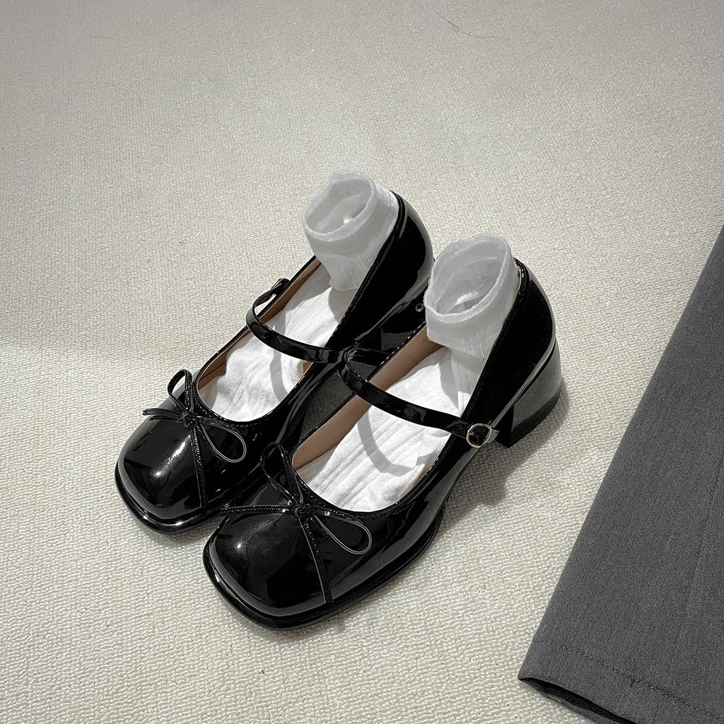 Red Retro Premium French Thick Heel Light Mouth Single Shoes Women's Summer 2025 New with Skirt Versatile Mary Jane Shoes