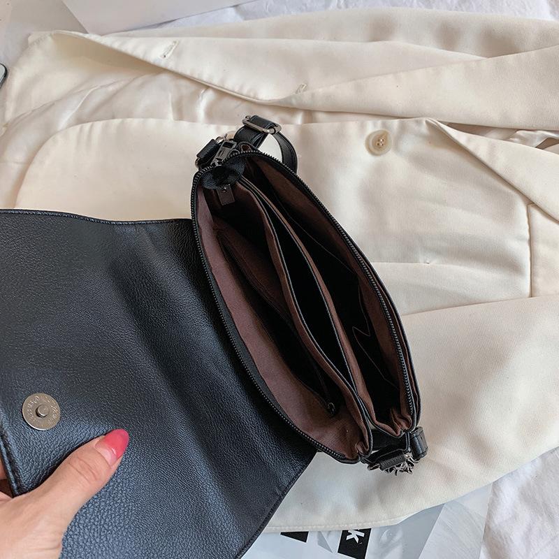 Сумка через плечо для женщин с заклепками в виде черепа, винтажная черная сумка из искусственной кожи, дизайнерская сумка-мессенджер с клапаном, новая модная женская сумка