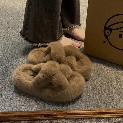 Толстая подошва Интернет-знаменитость супер огонь тапочки для волос женщины 2025 осень новая носка модные женские удобные домашние хлопковые тапочки