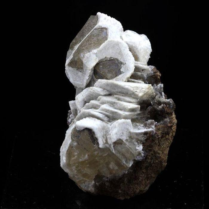 Pierres et Minéraux. Calcite. 214.0 ct. Les Bondons, Lozère, France.