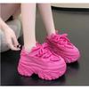 Женские повседневные сетчатые туфли на платформе, новые летние массивные кроссовки, танкетки 8,5 см, скрытая платформа, полые туфли для отдыха для женщин