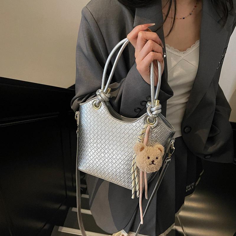 Популярная в этом году маленькая сумка женская лето 2025 новая модная сумка-мессенджер нишевый дизайн корейская версия сумка-ведро