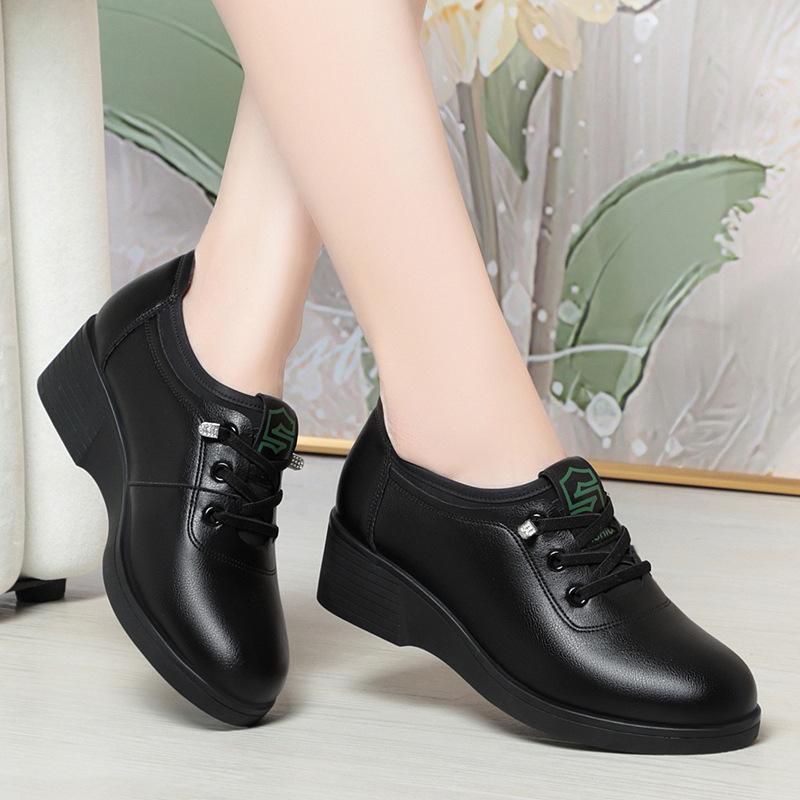 Модные классические туфли из натуральной кожи для женщин с круглым носком, повседневные удобные туфли на танкетке для женщин, весна-осень, рабочая обувь для мам, мягкие