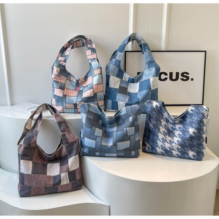 Большая холщовая сумка-тоут в клетку с ретро-дизайном в белых, коричневых и розовых тонах Уличный стиль Шик