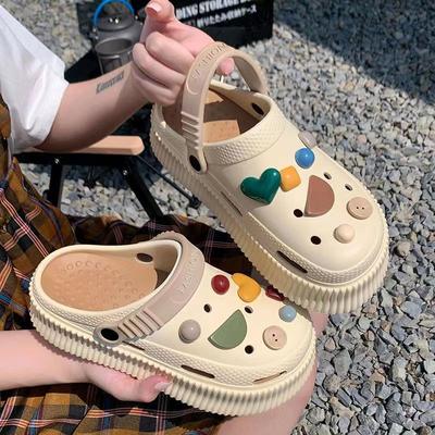 Женские туфли с дырочками, летние модные трендовые тапочки с толстым носком, нескользящие пляжные сандалии на платформе и каблуке