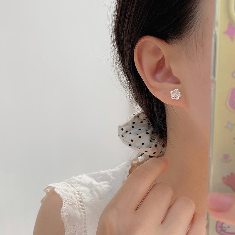 Серьги-цветы маленькие, свежие, пасторальные, милые, литературные, темпераментные, нишевые серьги