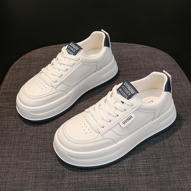 Маленькие белые туфли для девочек универсальные весенне-осенние на плоской толстой подошве 2025 осень новые дышащие всплеск заказов повседневные папины спортивные туфли