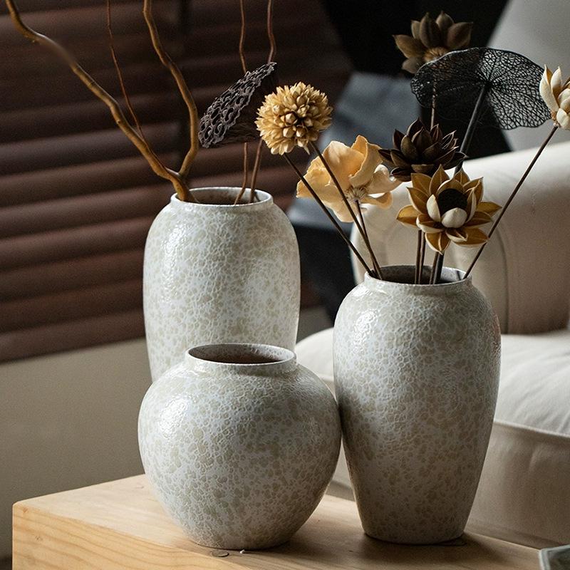 Country Style Ceramic Vase for Tabletop Decoration and Flower Arrangement