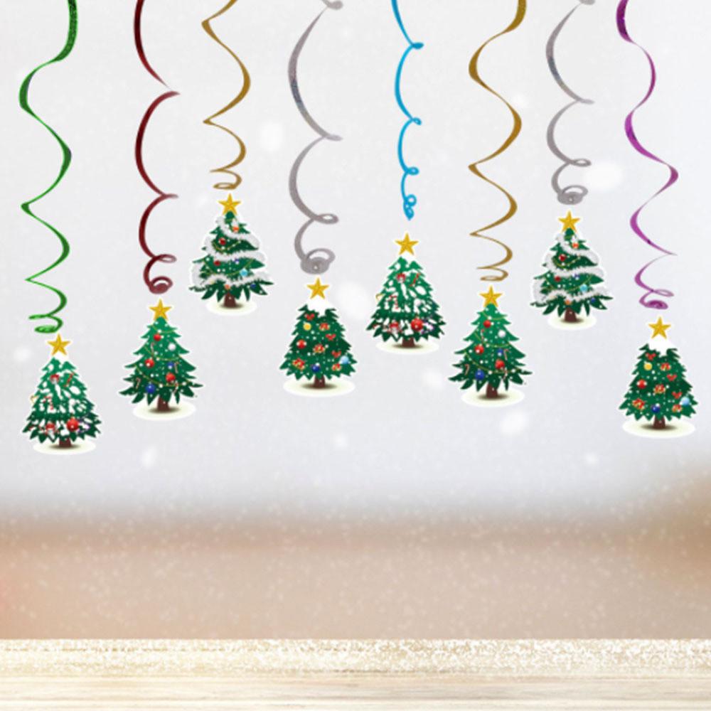 Яркий праздничный декор со спиральными стримерами и треугольными флажками, идеально подходящий для рождественских торжеств