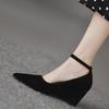 Модная женская обувь на танкетке, осенняя новинка, с острым носком, с мелким вырезом, замшевая, с ремешком, противоскользящая, износостойкая, низкая