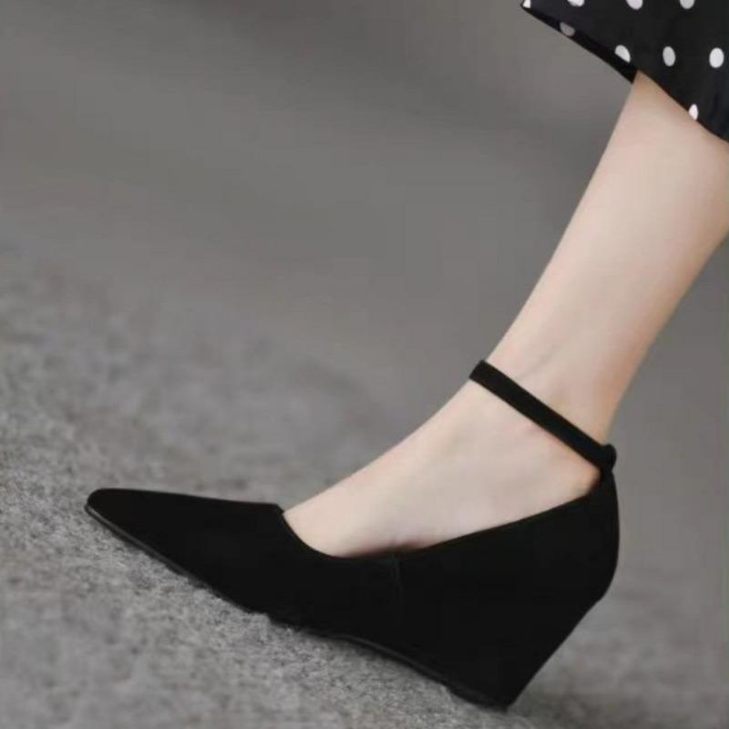 Модная женская обувь на танкетке, осенняя новинка, с острым носком, с мелким вырезом, замшевая, с ремешком, противоскользящая, износостойкая, низкая