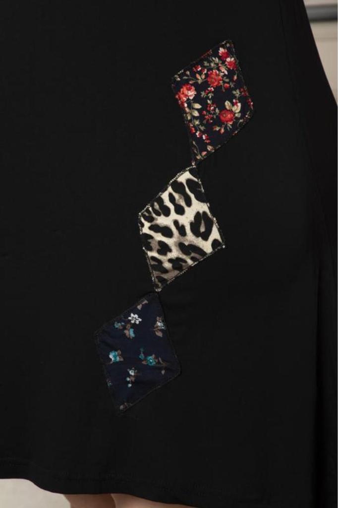 Женское платье большого размера. Черное платье миди больших размеров с узором в стиле пэчворк.