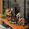Креативный MOC-билдинг: средневековая городская площадь, рыночная площадь маленького города, собранные из мелких деталей игрушечные кубики