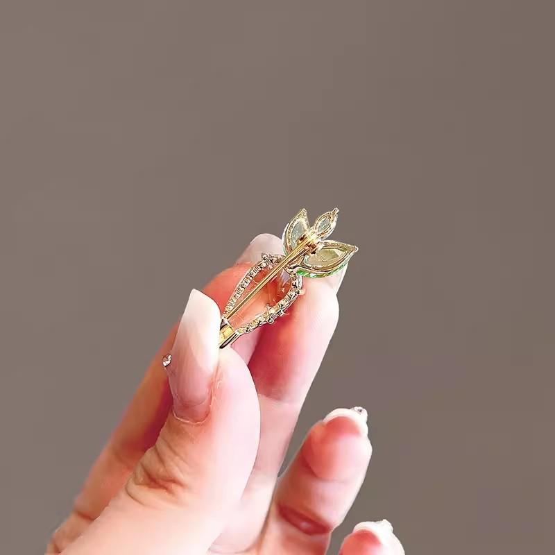 Брошь в виде морковки из кристаллов, женская, изысканная, простая, индивидуальная, булавка для рубашки, вырез, антибликовая пряжка, дизайн, чувство, аксессуары, тренд