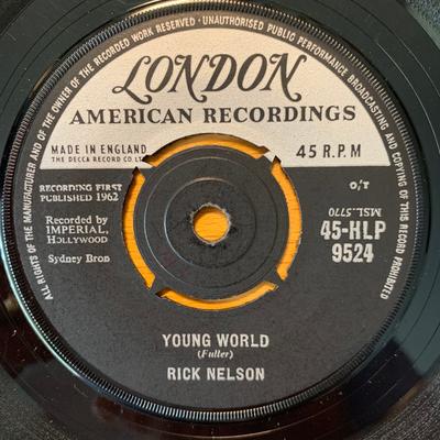 7-дюймовая пластинка РИКИ НЕЛЬСОН - Молодой мир / Летнее время 45HLP9524 London Records, 1962 Великобритания Рок Б/У