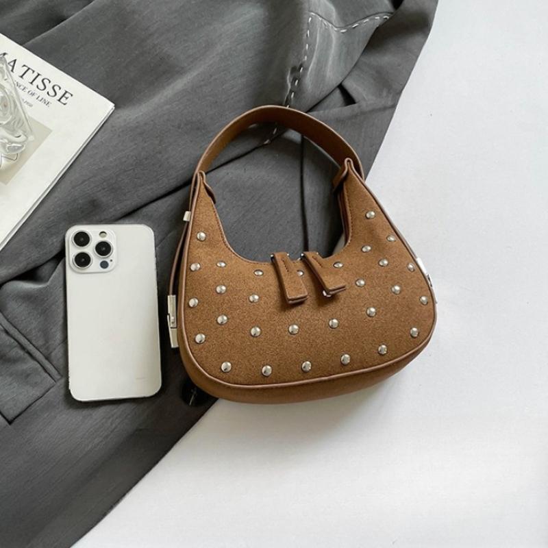 Women's studded handbag, compact and lightweight shoulder bag, fashionable retro shoulder bag, stylish and chic retro crossbody bag.