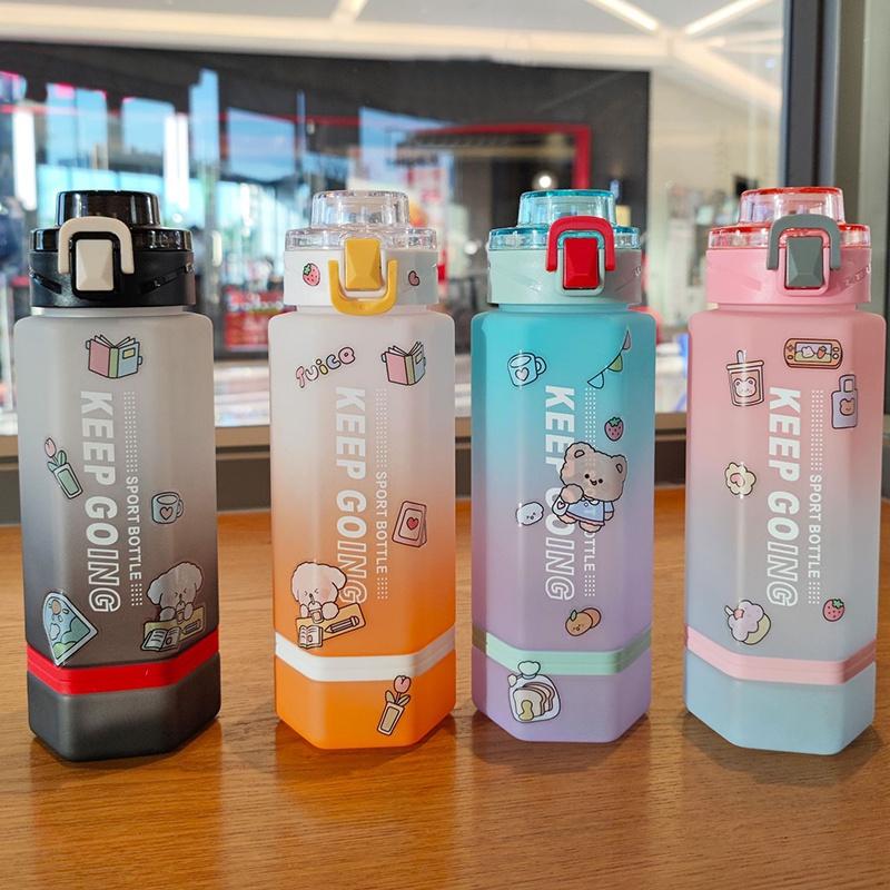 Пластиковый шестигранный стакан 700 мл с механизмом блокировки и удобной ручкой для переноски. Доступны градиентные цвета.