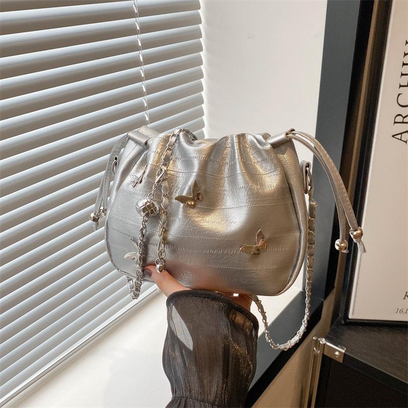 Мини-сумка-мессенджер высокой ценности 2025 лето новая цепочка маленькая сумка женская бабочка нишевый дизайн сумка-ведро на шнурке