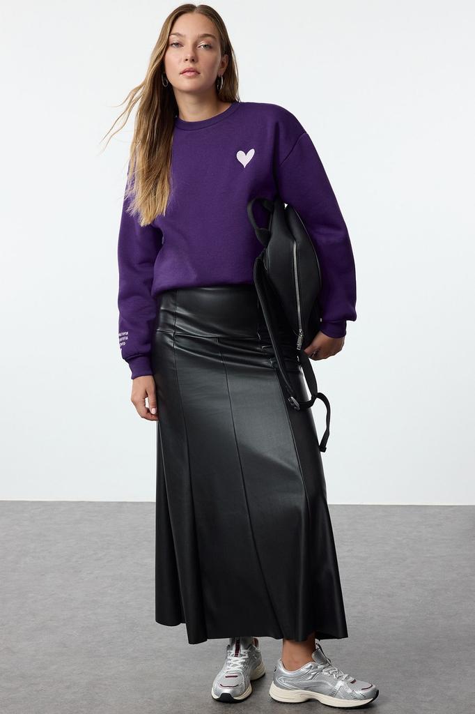 Женская модная стильная толстовка фиолетовая вышитая обычного кроя нормальной посадки с толстым флисом внутри вязаная толстовка