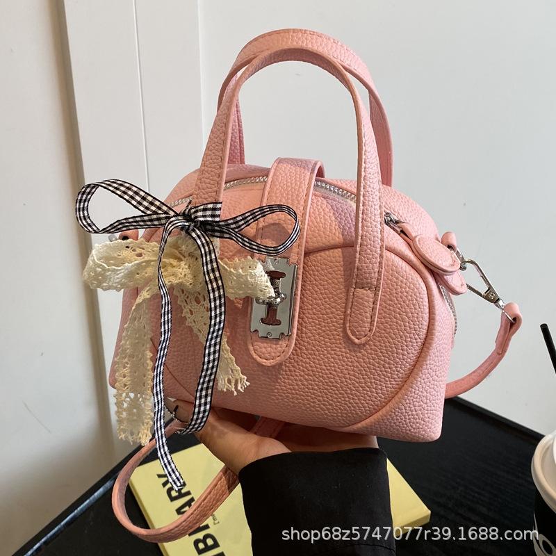 Korean Version Messenger Bag Portable 2025 New Bag Small Bag Summer This Year Pillow Ins Popular Fashion Bowling Bag