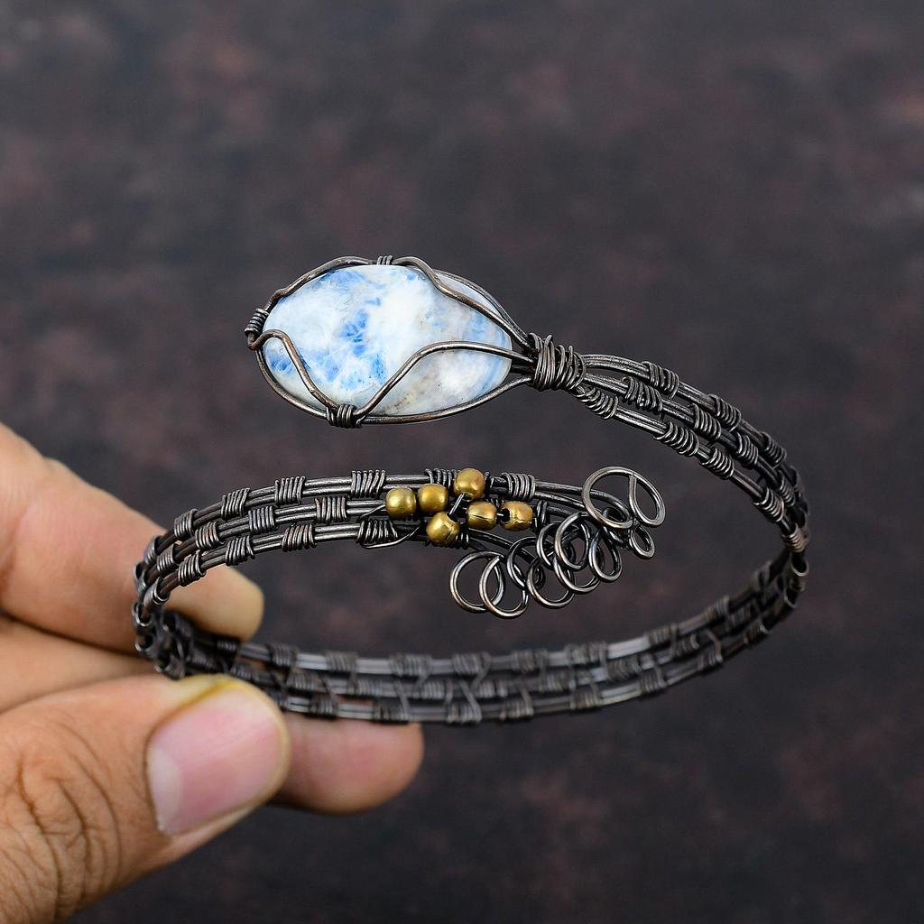 Синий шеелит браслет манжета с обмоткой из медной проволоки Драгоценный камень браслет Медная проволока обмотка Ювелирные изделия Ручная работа Регулируемый браслет Подарок для жены