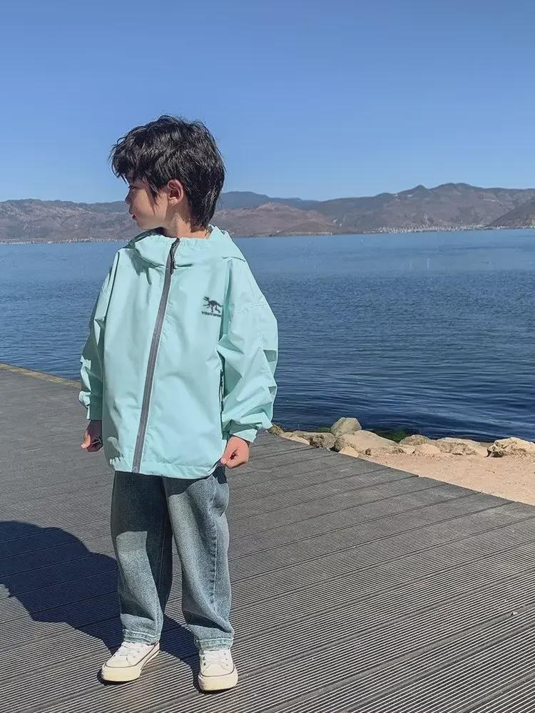 Куртка с капюшоном для мальчиков весна-осень 2024 г. - модная детская верхняя одежда