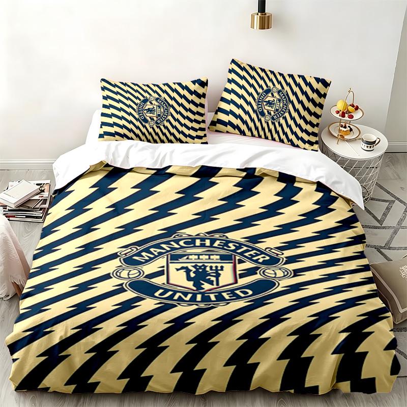 FC Manchester 3pc set Perfect for bedroom use Comfortable bedding set includes a duvet cover and two pillowcases Ideal birthday or Christmas gift