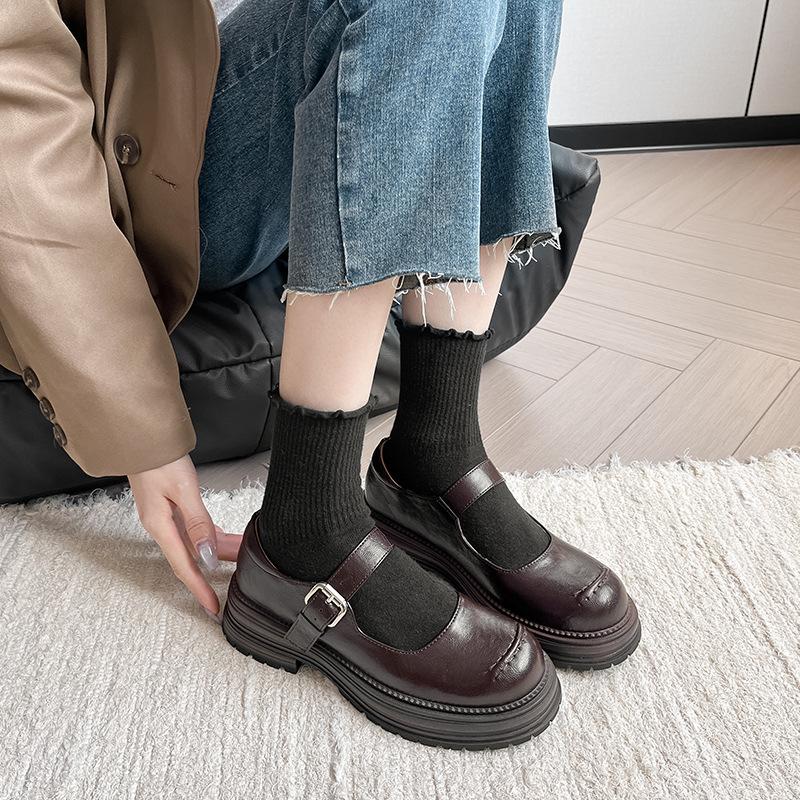 Туфли Мэри Джейн с мелким вырезом женские 025 весна новая толстая подошва круглый носок студенческий стиль слово с одинарными туфлями ретро маленькие кожаные туфли