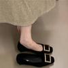 Французские ретро туфли с квадратным носком, на низком каблуке, с мелким вырезом, одинарные, 2025 осень, новые, универсальные, темпераментные, с металлической квадратной пряжкой, туфли для通勤 женщин
