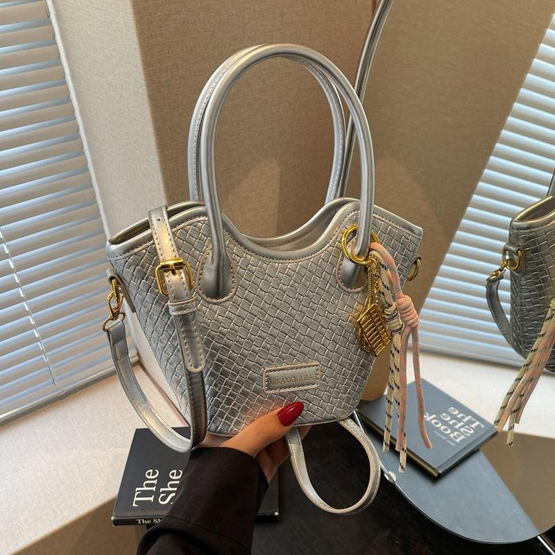 Нишевые плетеные сумки женские новые летние универсальные сумки-мессенджеры модные сумки-тоут сумки-ведра