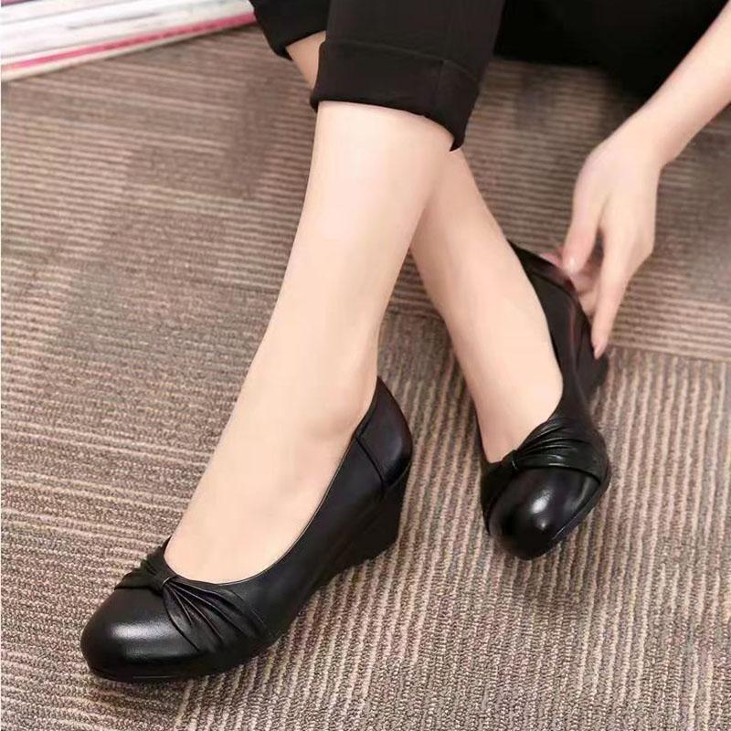 Модная женская обувь на плоской подошве, повседневная, легкая, удобная, из лакированной искусственной кожи, летняя, для студенток, 2024, новая мода, уличные лоферы, женские, осенние