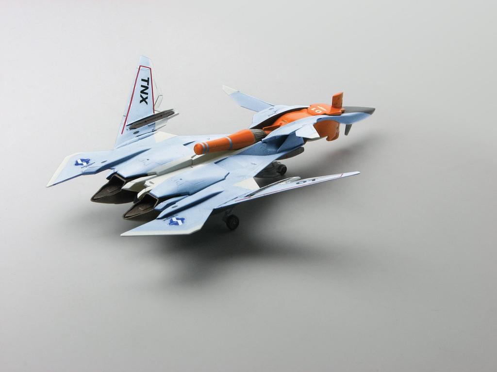 PLATZ Боевой фея Юкикадзэ Лейф Пластиковая модель 1/144 FRX-99 "ТИП Молотоголовая акула"