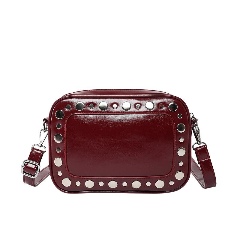 2025 новая горячая распродажа персонализированная сумка для камеры с заклепками в горошек нишевый дизайн простая трендовая высококачественная текстурная сумка-мессенджер