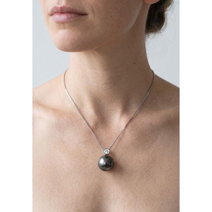 Collier - PEARLS & COLORS - Perle de culture de Tahiti - 10-11 mm ronde - Qualité A+ - Or blanc 18 ct & 0,03 ct diamant