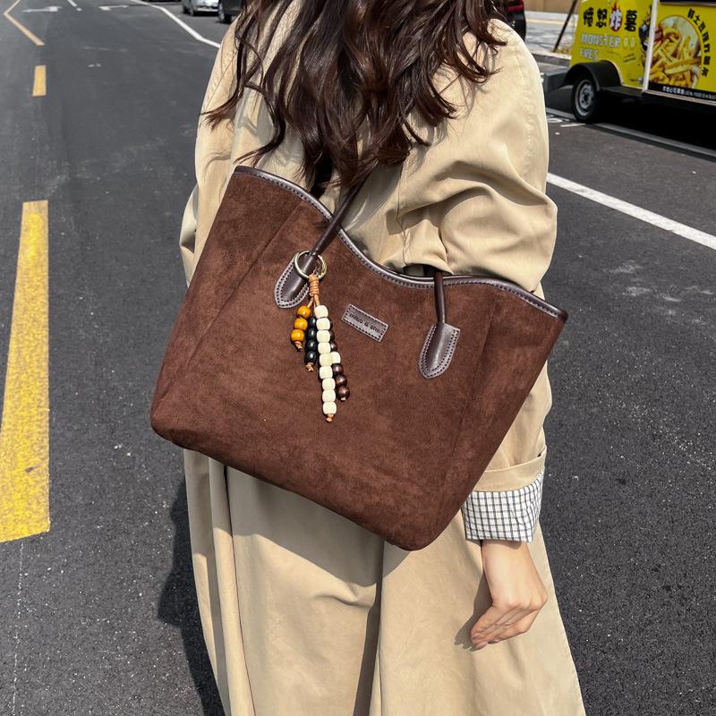 Женская сумка-тоут большой вместимости 2025 новая осенне-зимняя универсальная с леопардовым принтом ретро сумка через плечо студенческая для учебы сумка для поездок на работу