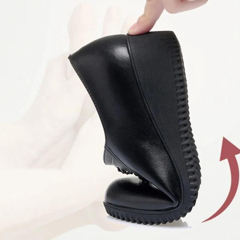 Черные рабочие туфли из мягкой кожи. Женские нескользящие повседневные туфли большого размера на одной танкетке из мягкой кожи на высоком каблуке. Можно носить на работу