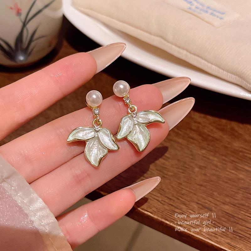 Korean Sweet Petal Earrings for Women - Fresh, Elegant, Versatile Pearl & Flower Design
