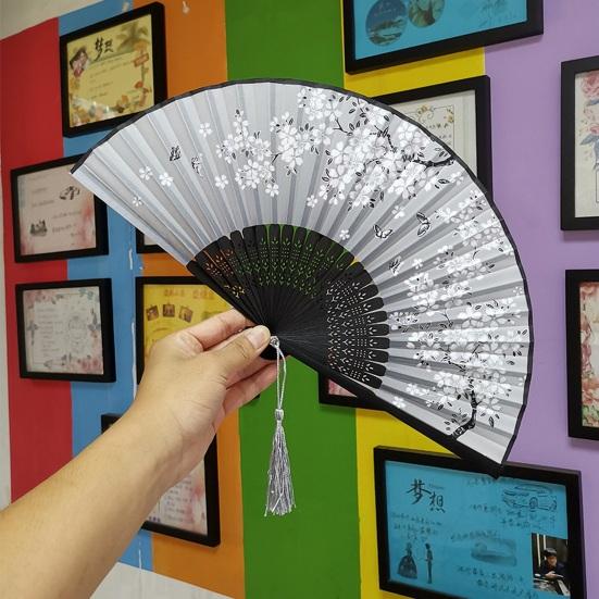 Складной вентилятор Элегантный ручной вентилятор с цветочным узором и подвеской с кисточкой Легкий портативный вентилятор для производительности