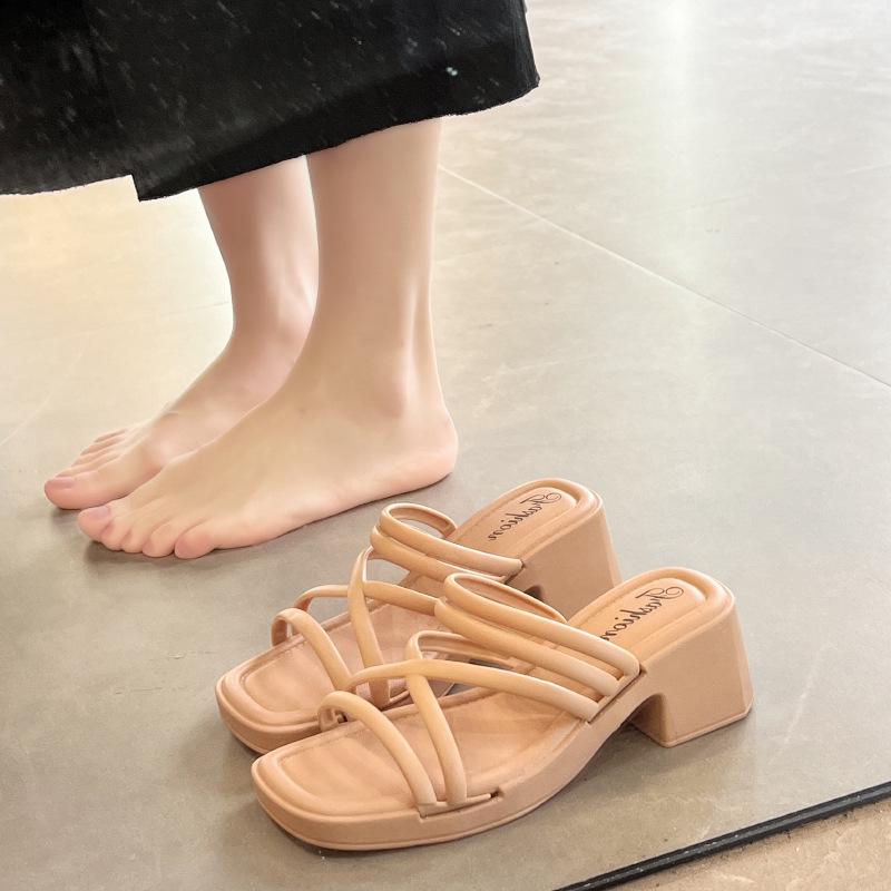 Женские летние сандалии на массивном каблуке из Юго-Восточной Азии: Универсальная пляжная одежда для улицы