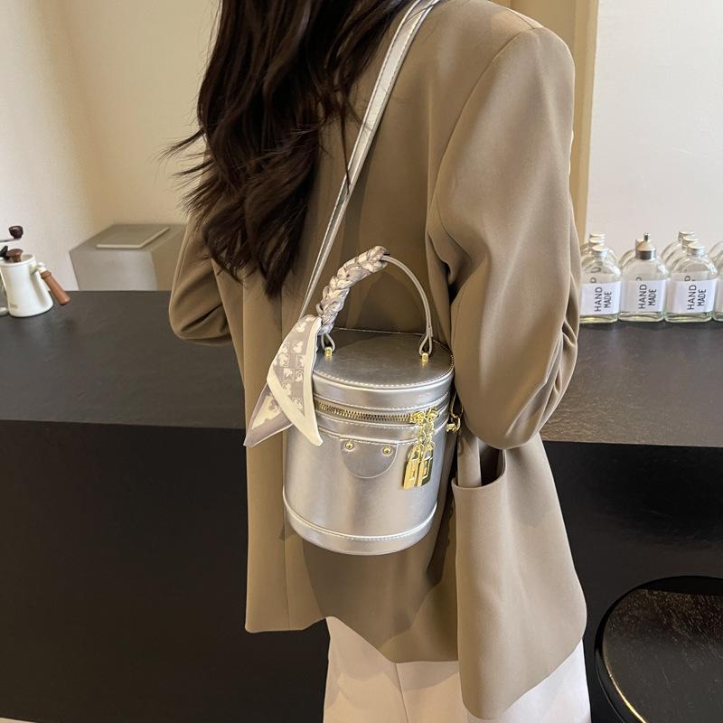 Portable Bucket Bag Women'S Bag High-End Sense Niche Shoulder Bag Versatile Messenger Bag
