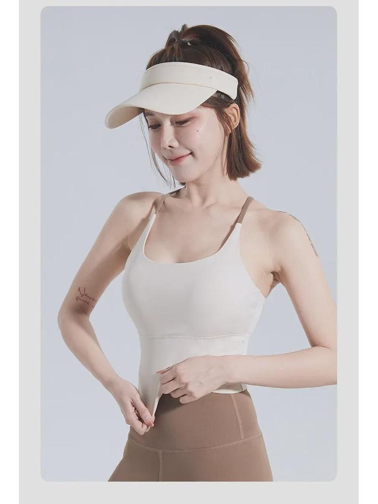 Женский спортивный бюстгальтер с тонкими бретелями и накладкой на грудь - майка для йоги и фитнеса