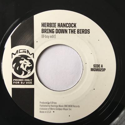 7-дюймовая пластинка HERBIE HANCOCK Bring Down The Birds MGM023P MGM Records 2008 UK Джаз Б/у