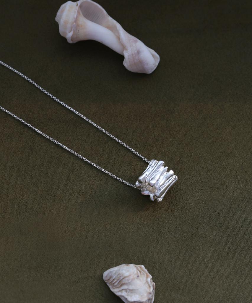 Reindeer Murmur Necklace 01