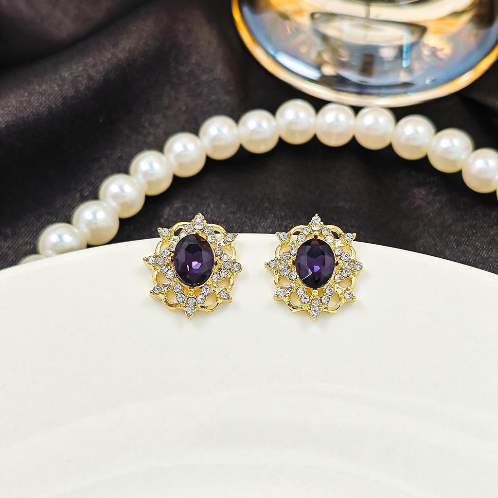 Silver Needle French Retro Geometric Oval Stud Earrings: Minimalist, Versatile, High-End Diamond-Studded Earrings for Women