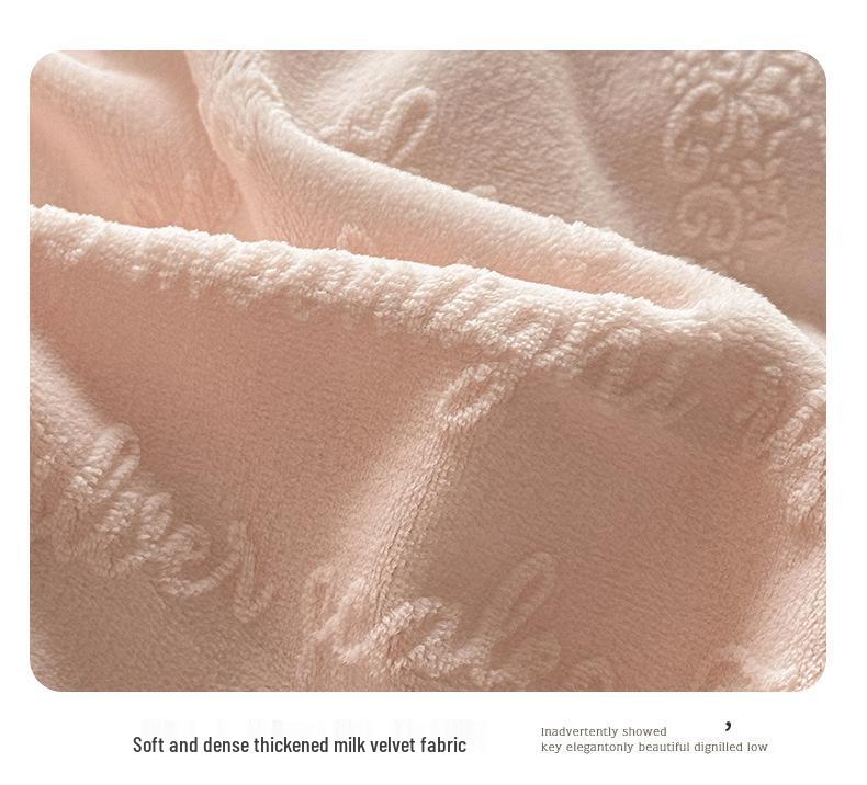 Комплект из 4 предметов класса А из молочного бархата с кружевом для зимы: Мягкий, двухсторонний коралловый флис кремового цвета