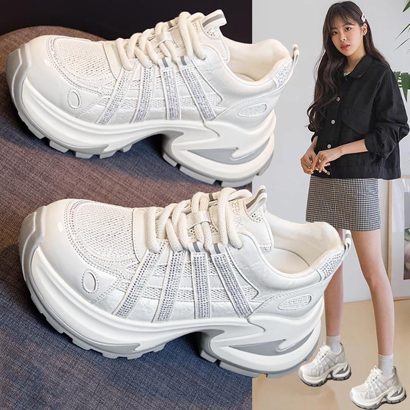 Ультралегкие кроссовки на толстой подошве в стиле "dad shoes" с юбками, визуально увеличивают рост для невысоких, и женская обувь для увеличения роста в спорте