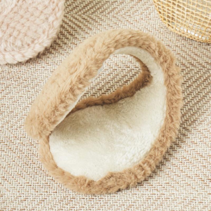 Большие меховые наушники Daiso бежевого цвета