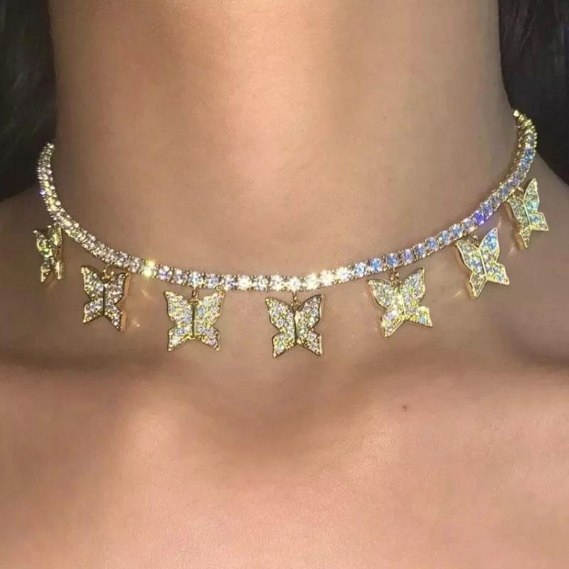 Модное женское колье с кристаллами и подвесками бабочками
