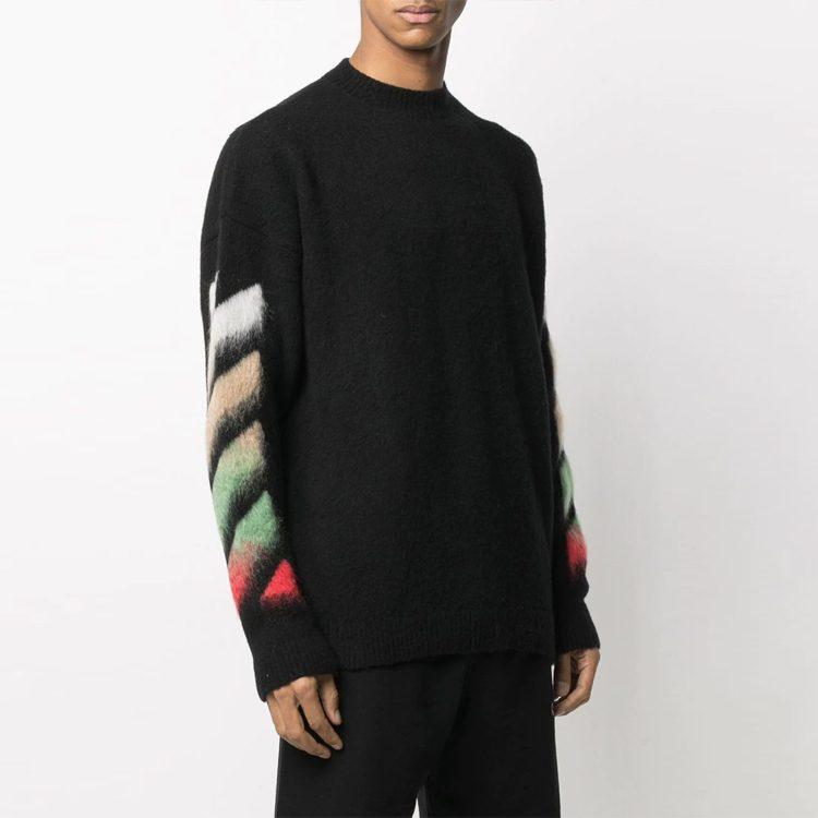 Свитер OFF WHITE с мотивом диагональных стрел OMHA036R21KNI0011084